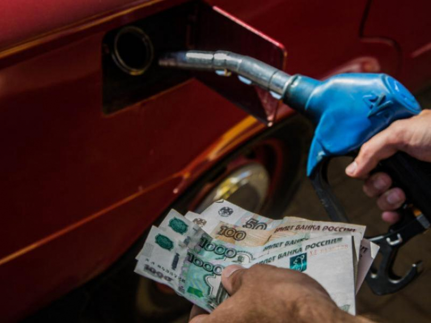 Падение цен на бензин и рост цен на дизель зафиксированы в Воронежской области 