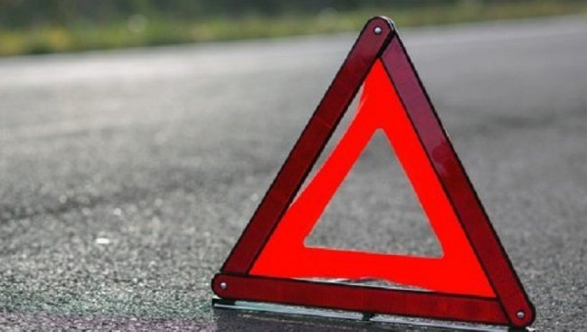 11-летняя девочка и 5-летний мальчик пострадали в ДТП с грузовиком под Воронежем