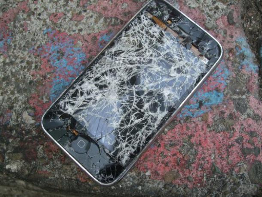 Воронежец разбил телефон девушки о стену и спрятался на месяц от полиции