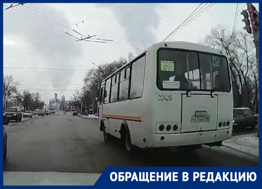 Вызывающий поступок маршрутчика снял водитель в Воронеже 
