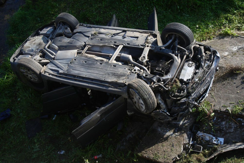 Автомобилист скончался после опрокидывания Audi под Воронежем