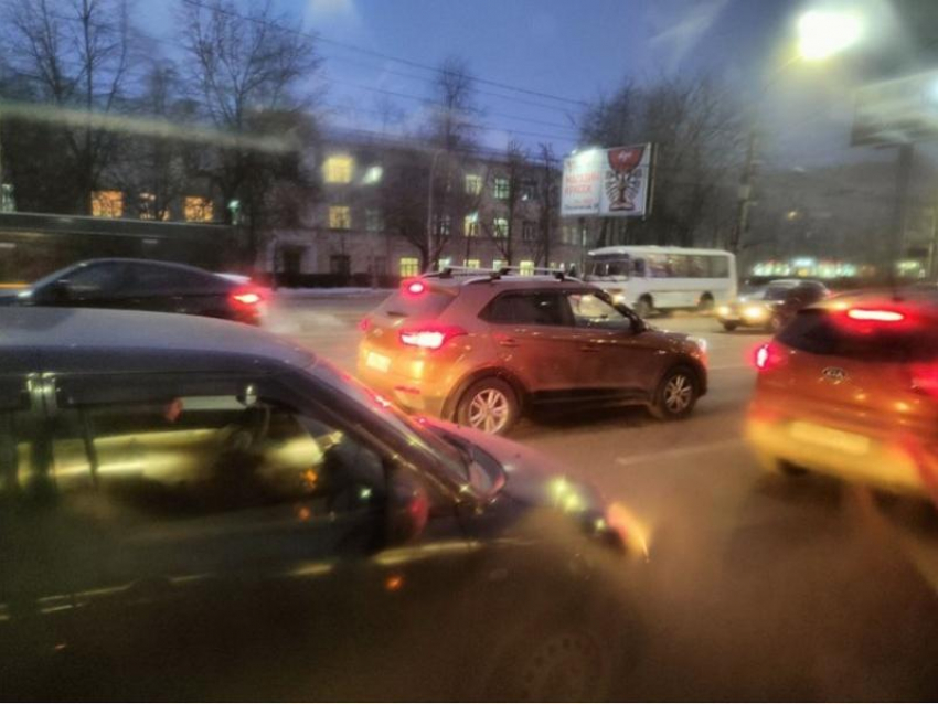 Мокрые 8-балльные пробки проводили воронежцев домой в конце рабочей недели