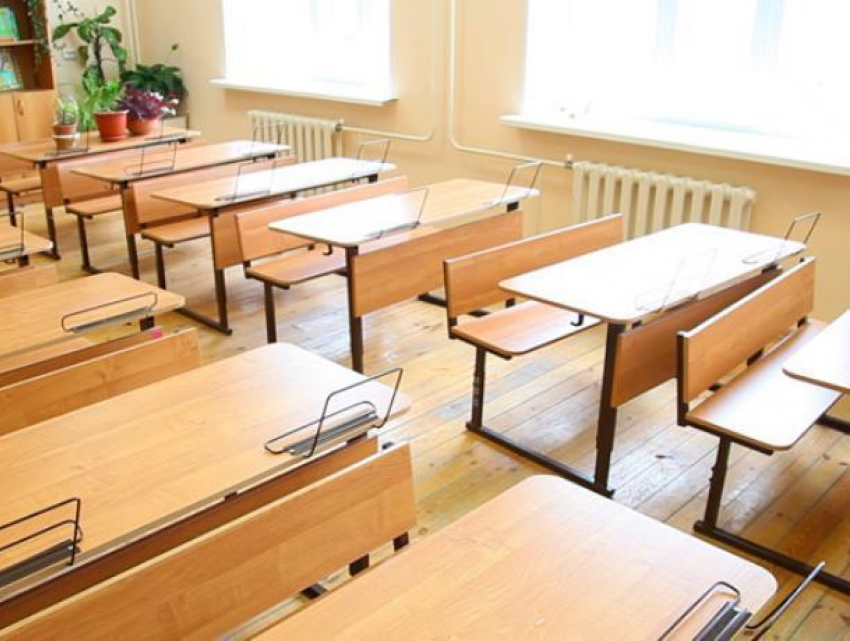 В воронежских школах родителей незаконно заставляли ремонтировать помещения