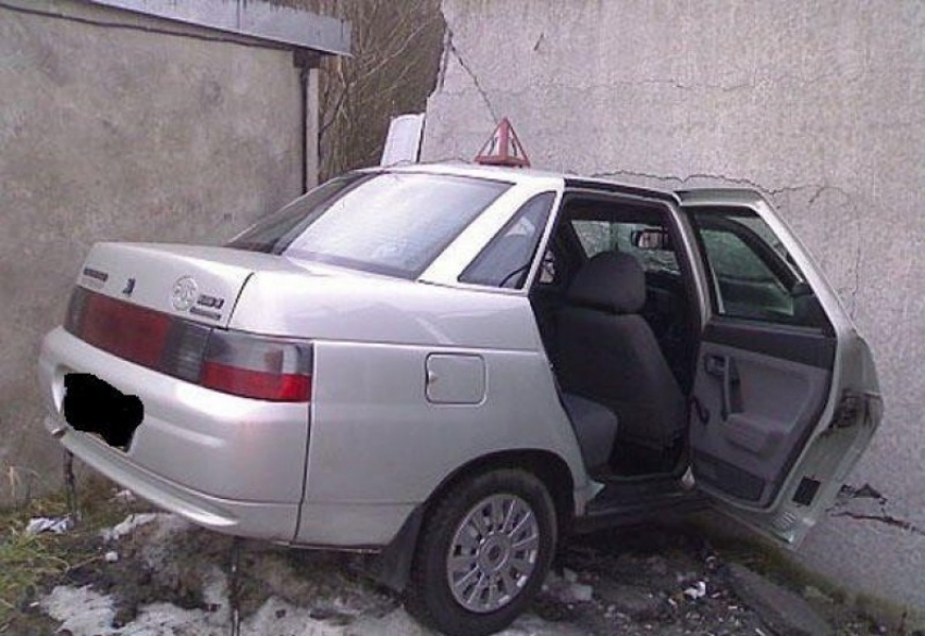 Директор воронежской автошколы торговал свидетельствами об окончании курсов