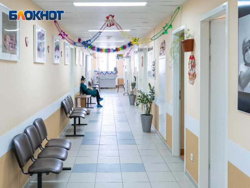 Воронежцы смогут получить больничный лист теперь только лично в руки