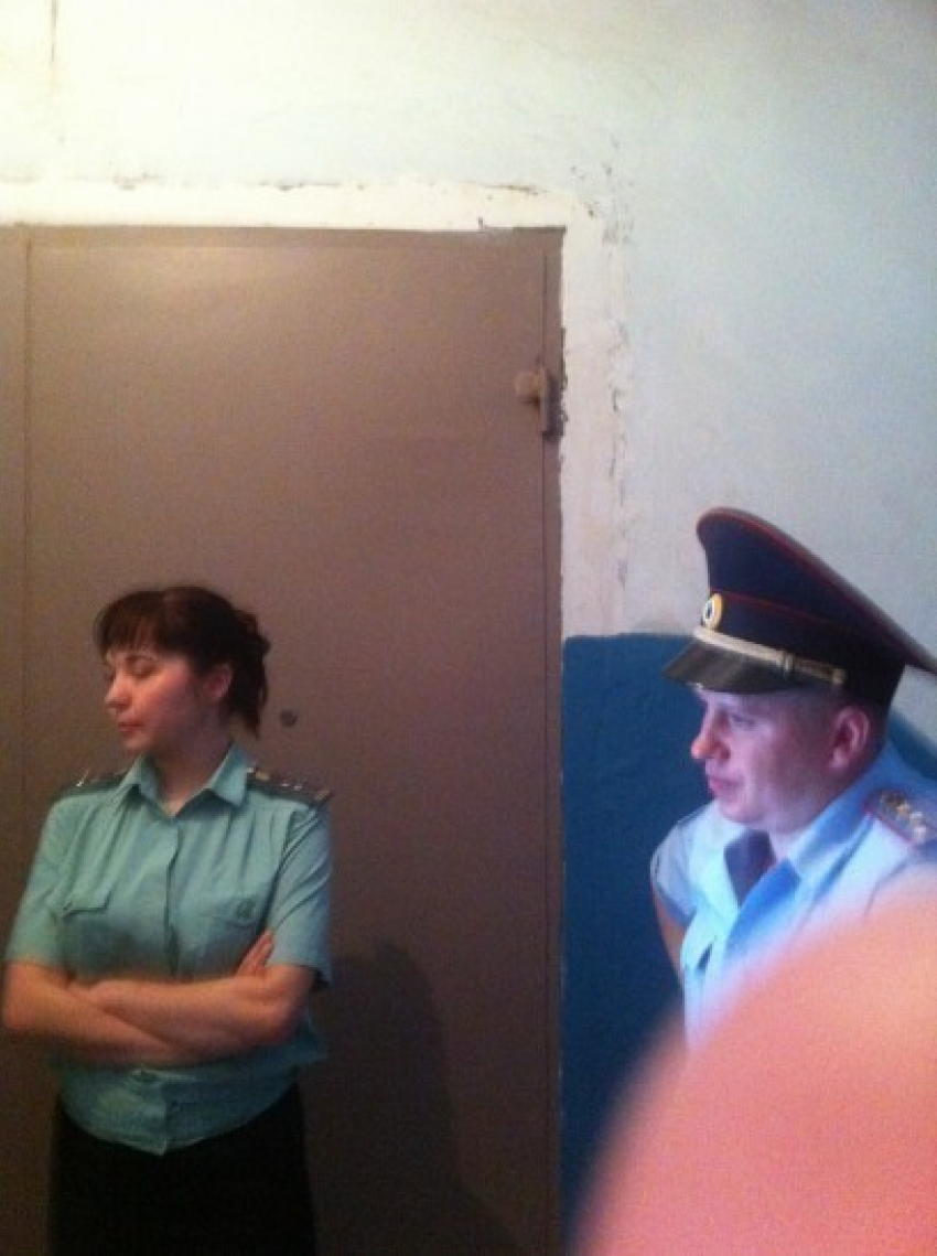 Жительница Воронежа попала в больницу после споров с судебными приставами по поводу капремонта аварийного дома