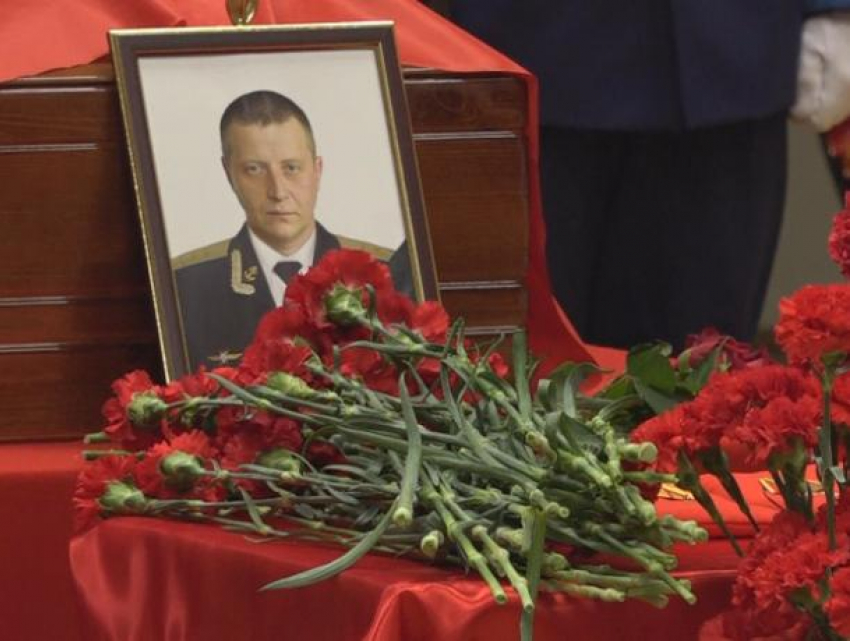 Две главные цели в жизни погибшего в Сирии штурмана назвали на панихиде в Воронеже