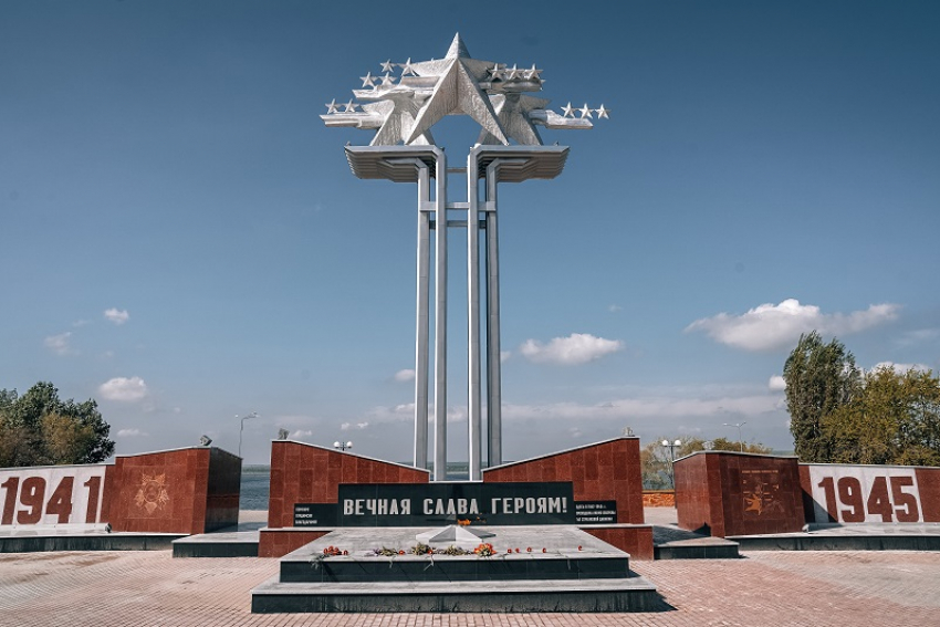 В канун 75-й годовщины Победы в Нововоронеже завершилась реконструкция мемориала