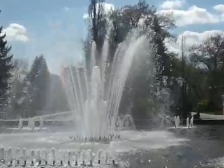 В центре Воронежа вновь заработал фонтан