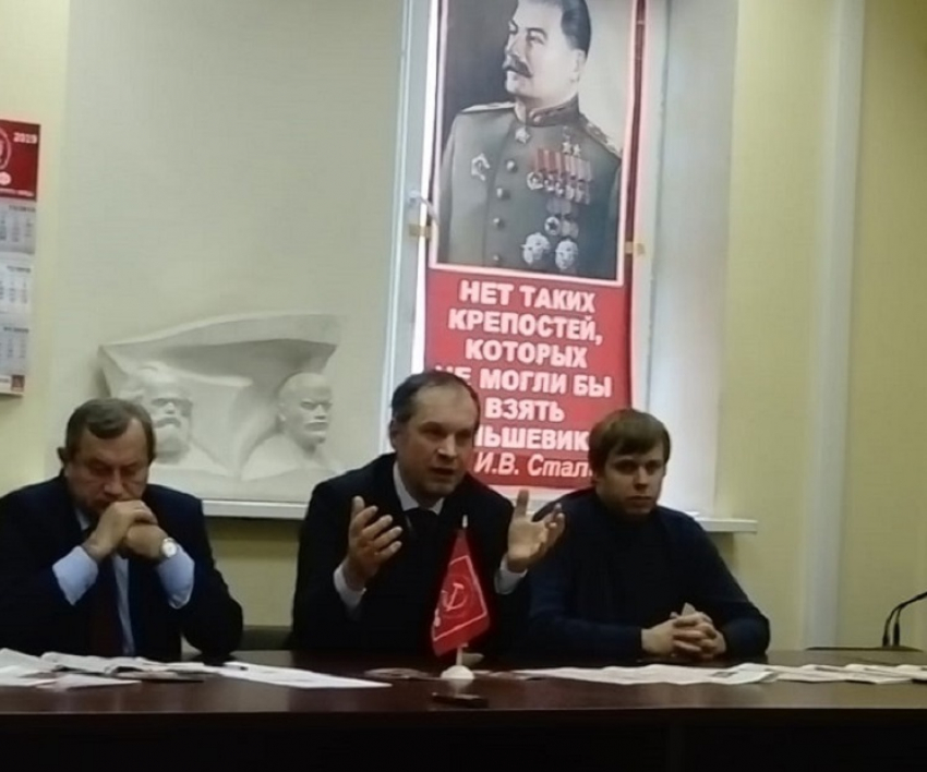Первая тройка КПРФ: воронежские коммунисты отфутболили креатуру толстосума Краснова