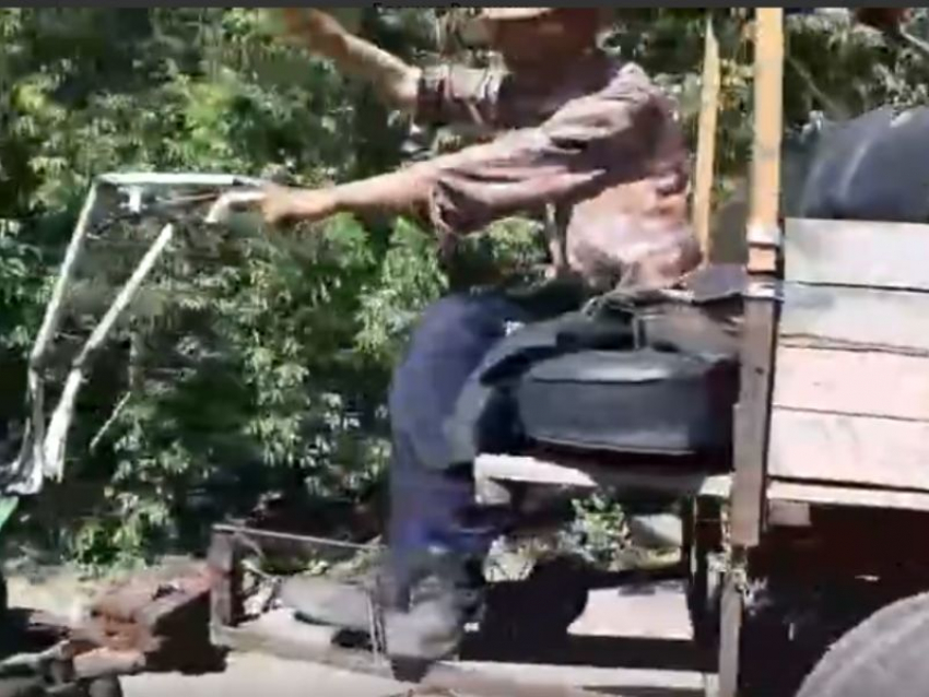 Злой пенсионер на замысловатом агрегате разъезжал по дорогам Воронежа