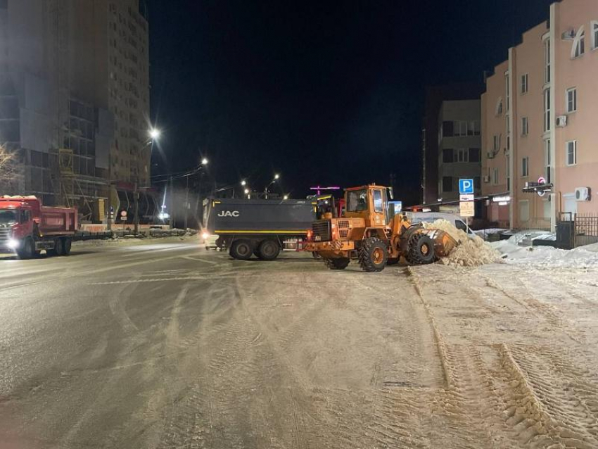 Сколько снега вывезли из Воронежа за прошедшую ночь 