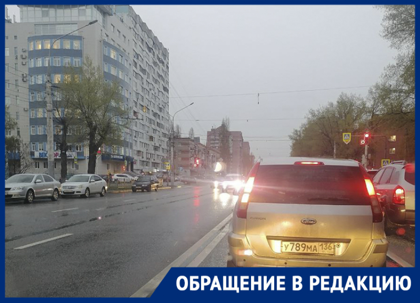 Светофор-скорострел выводит автомобилистов из себя в Воронеже 