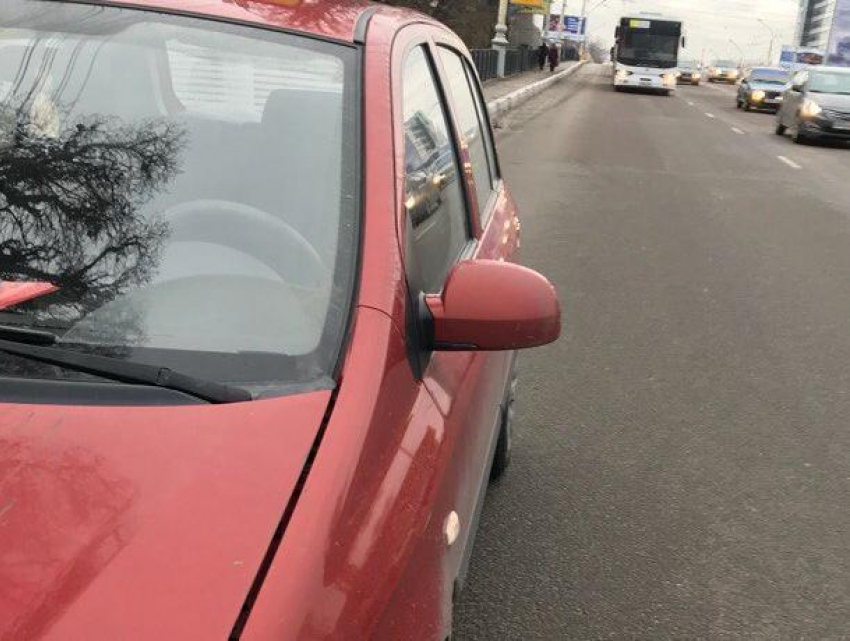 Воронежская автомобилистка пообещала обнимашки очевидцам ДТП с автобусом