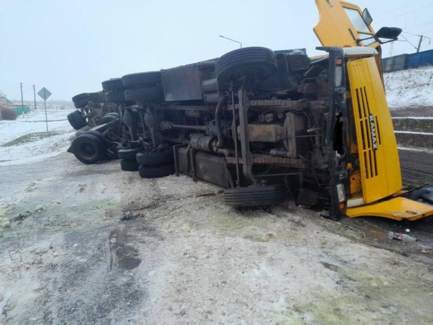 Водитель грузовика погиб в ДТП  на воронежской дороге