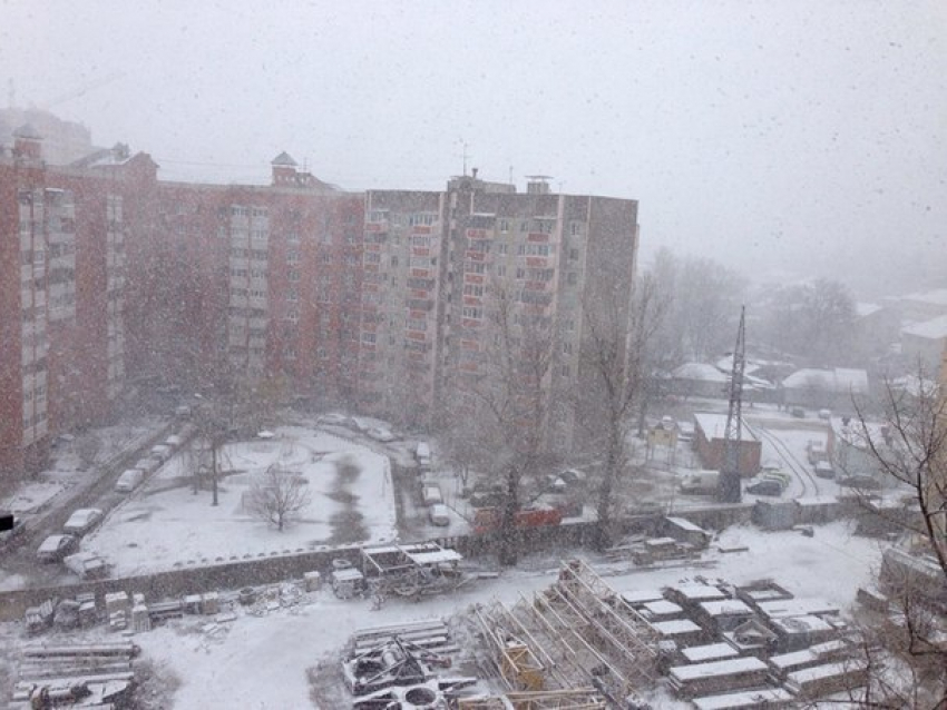 Аномальная погода в Воронеже: город замело снегом 