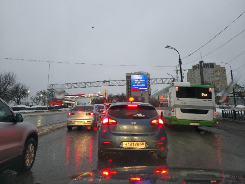 Город поплыл: оттепель парализовала Воронеж