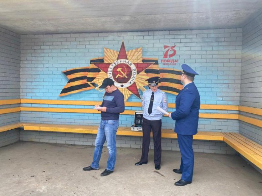 Прокуратура ищет, кто нарисовал свастику на граффити к 9 Мая под Воронежем 