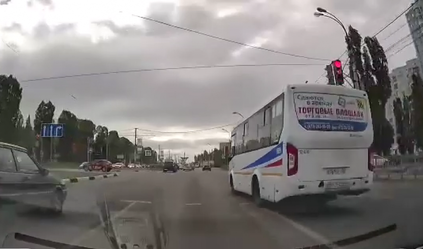 Водителя автобуса, принадлежащего «маршруточному королю», оштрафовали в Воронеже 