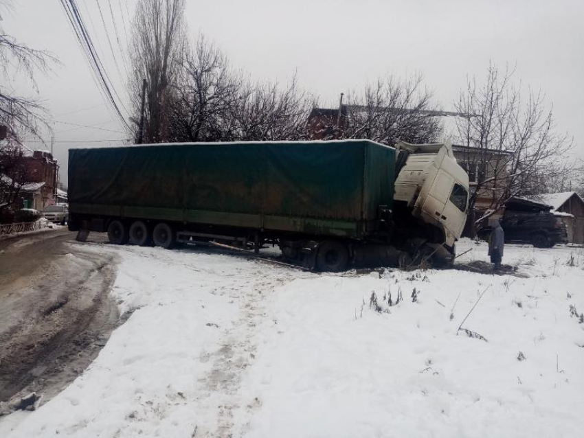 Воронежцы сообщили о попавшем в беду дальнобойщике из Луганска