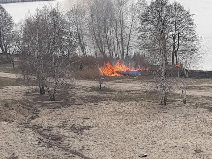 Неизвестные устроили пожар возле воронежского ЖК