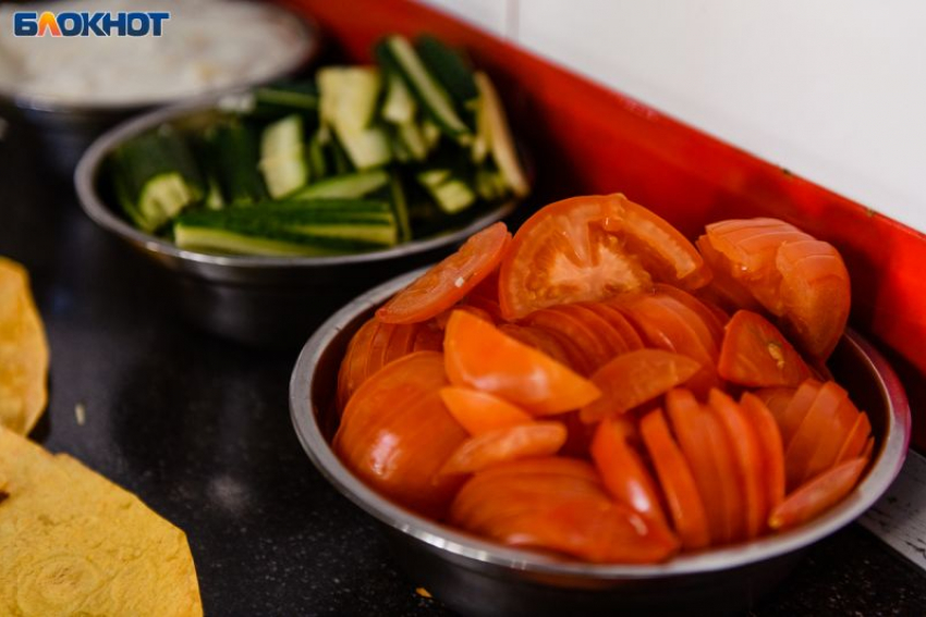 Органическими продуктами решили накормить воронежских школьников