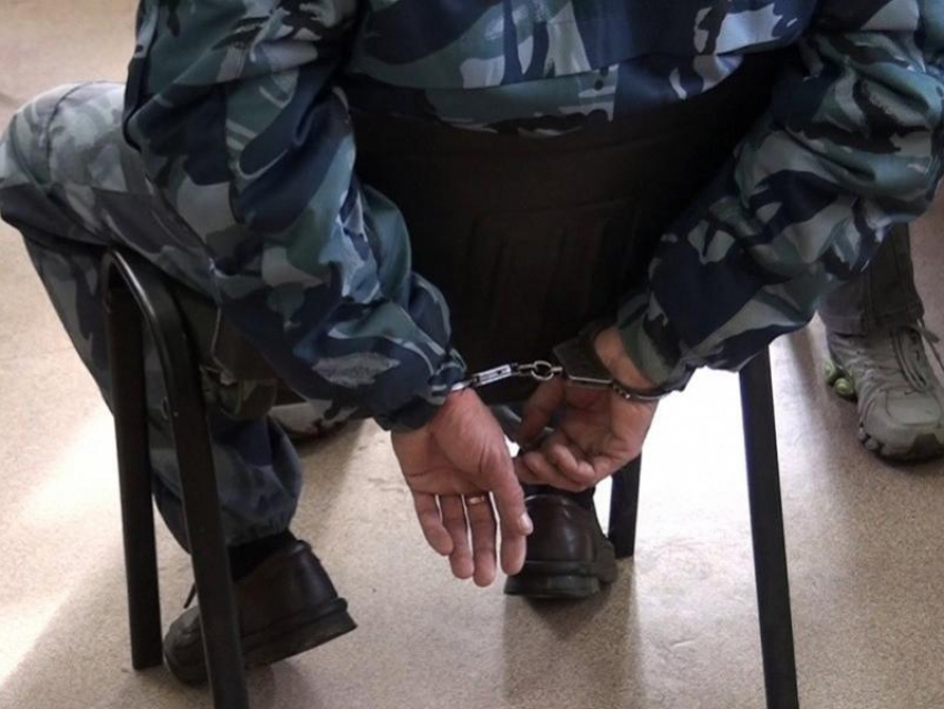 В машине сотрудника воронежского СИЗО нашли кучу наркотиков