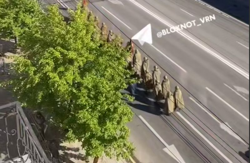 Репетицию Парада Победы сняли на видео в центре Воронежа