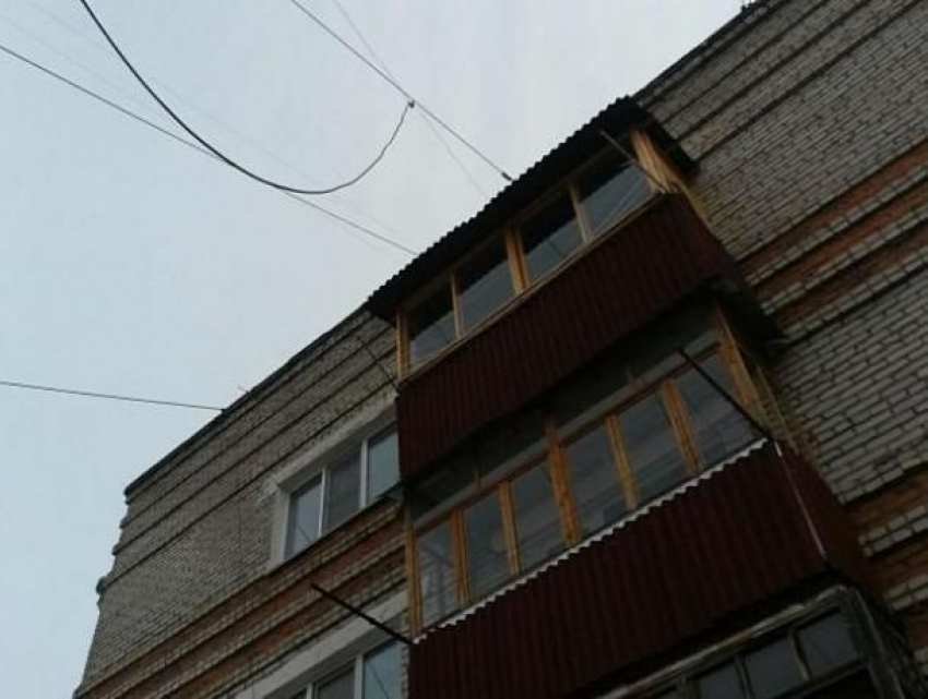 Воронежцы рассказали жуткие подробности падения мужчины с крыши многоэтажного дома