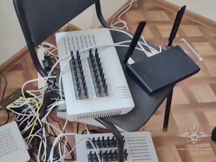 Логово телефонных мошенников в Воронеже полиция показала на видео