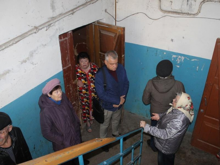 Как люди выживают в разрушающемся 90-летнем доме под Воронежем