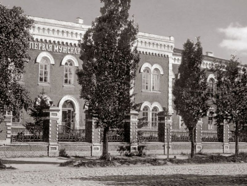 Губернская гимназия, располагавшаяся в красивейшем здании, 215 лет назад открылась в Воронеже