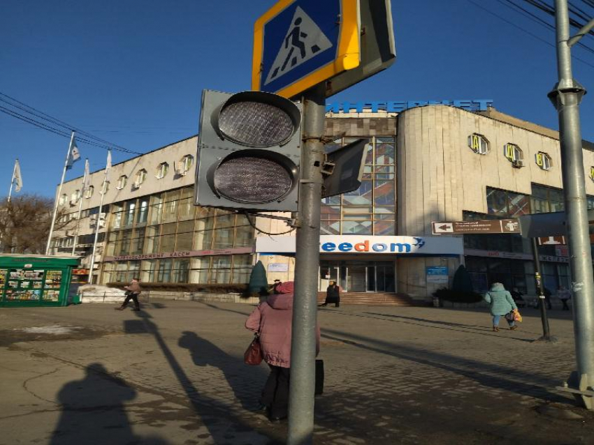 Отключение светофоров спровоцировало пробку в центре Воронежа