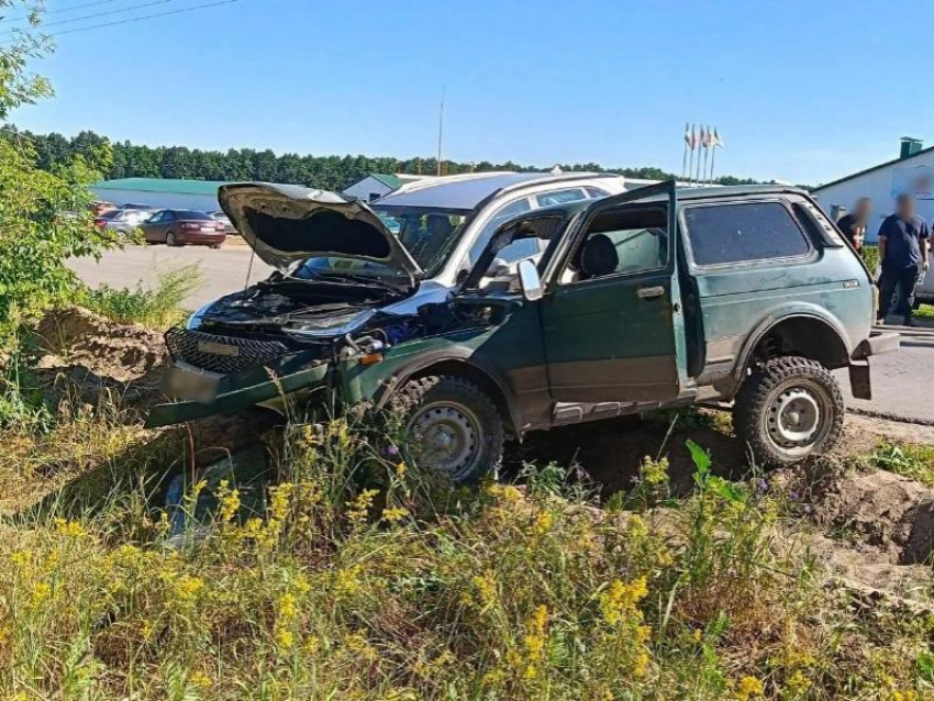 Ребенок и трое взрослых пострадали в ДТП с двумя легковушками в Воронежской области