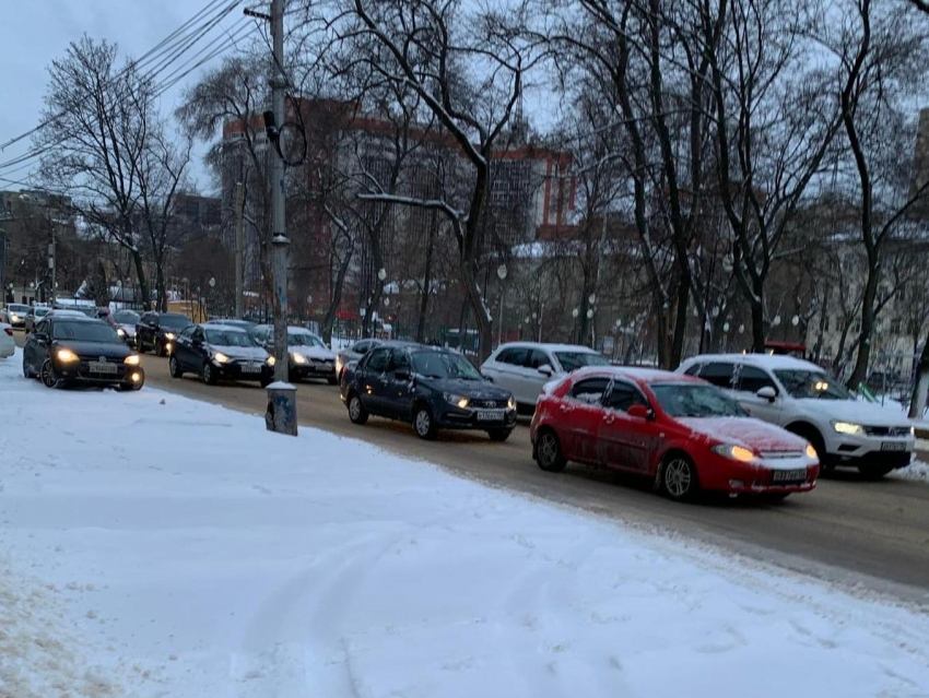 Опять встал: Воронеж парализовали адские пробки после снегопада