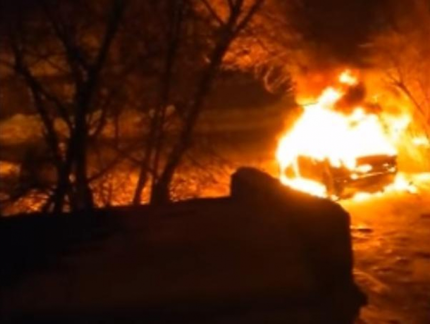 Взрывающийся Land Rover попал на видео в Воронеже