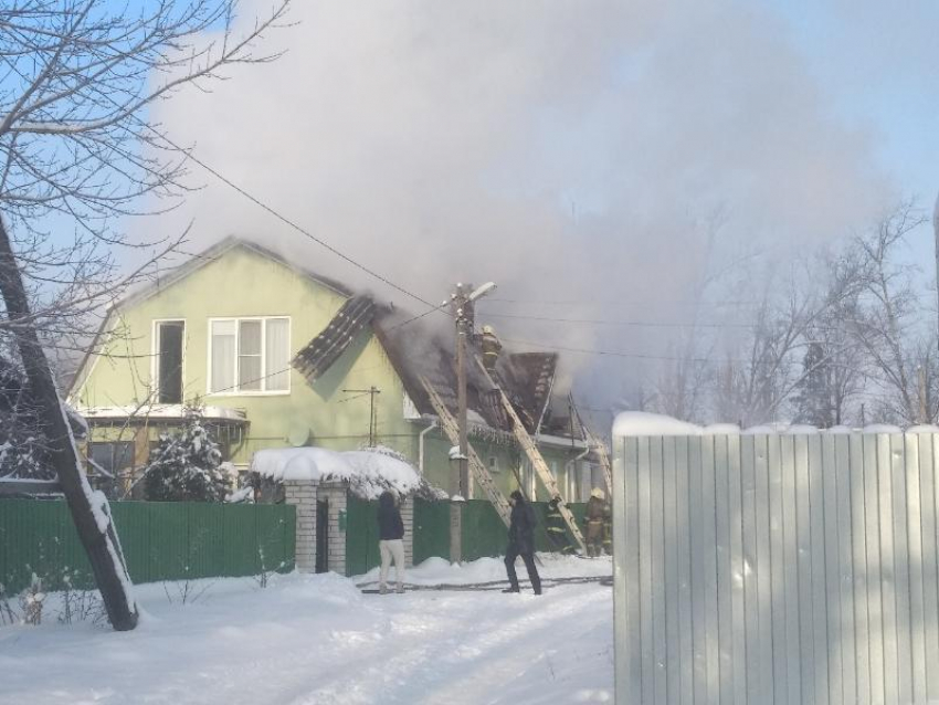Масштабный пожар в воронежском Сомово попал на фото
