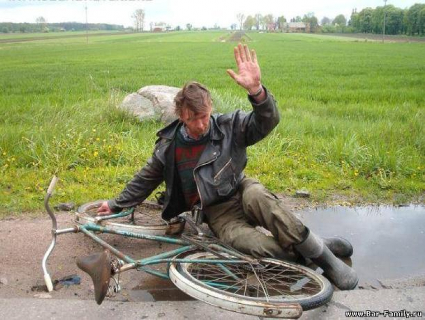 Воронежец разбросал по полю украденный велосипед