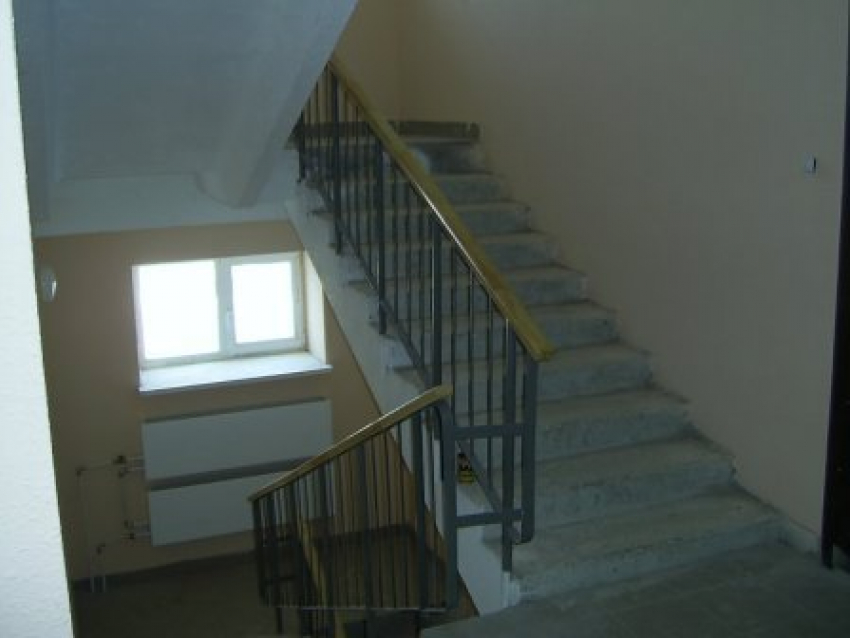 В Воронеже парень до смерти избил собутыльника в подъезде