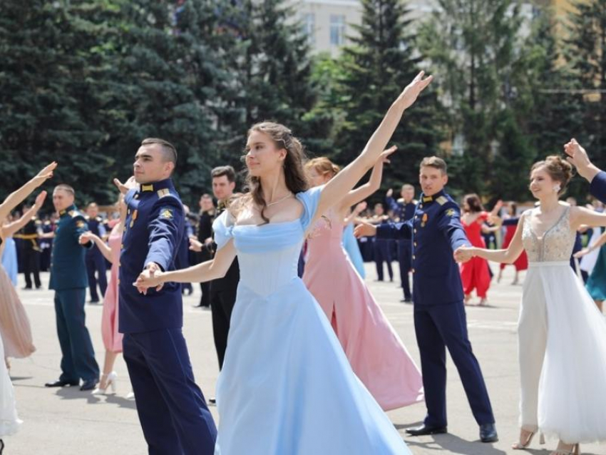 1700 офицеров выпустились из воронежской военно-воздушной академии