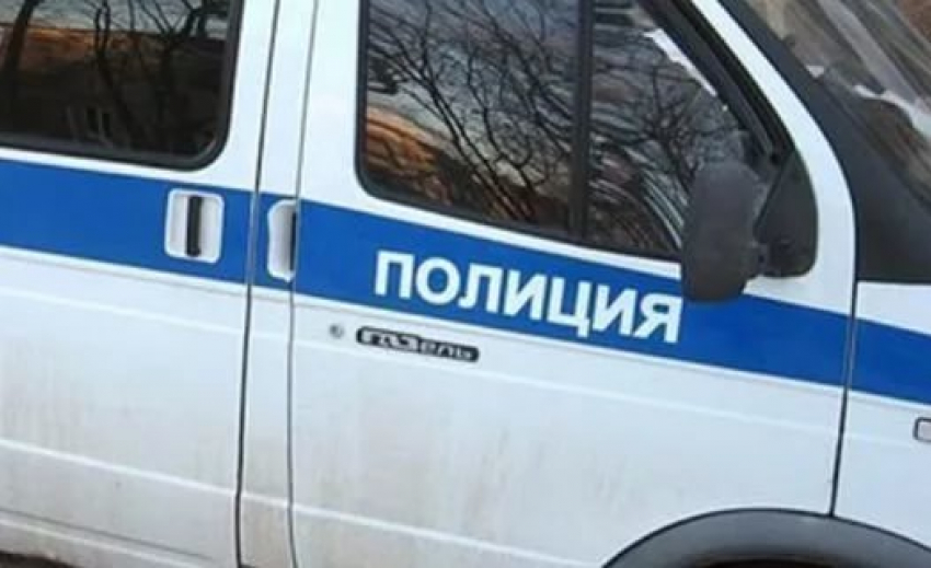 На юго-западе Воронежа четверо грабителей отобрали у мужчины кошелек и сотовый телефон