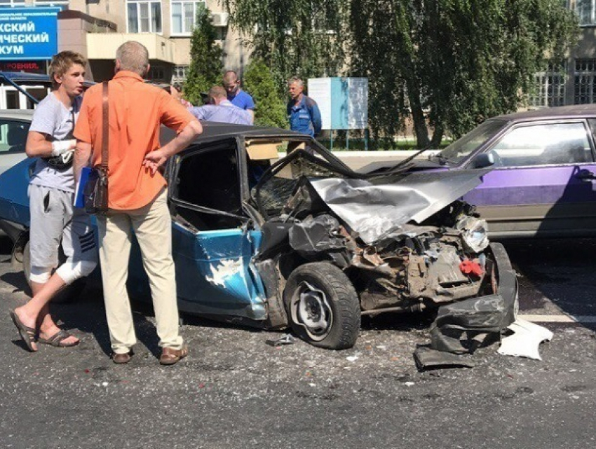 Последствия чудовищной массовой аварии в Воронеже попали на видео