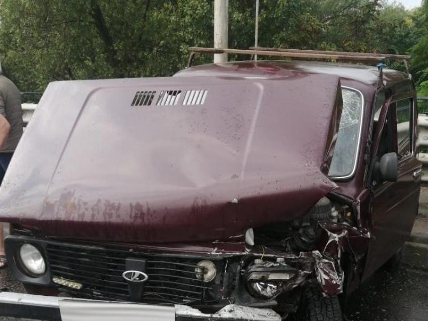Два пожилых автомобилиста столкнулись в Воронежской области – есть пострадавшие