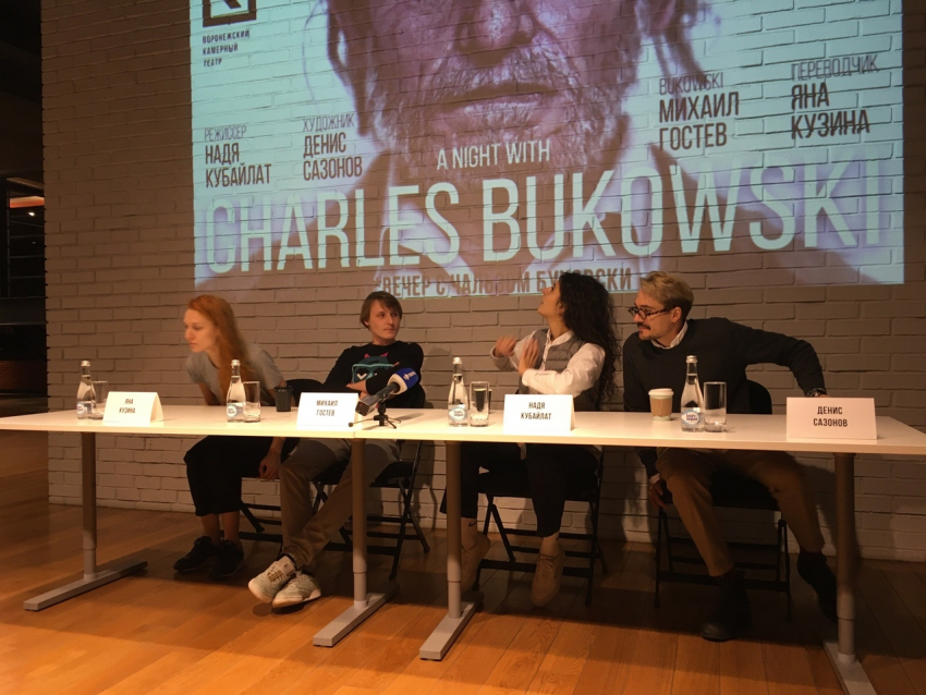 Мы опускались до уровня приматов, - режиссер Надя Кубайлат о спектакле «Вечер с Чарльзом Буковски»