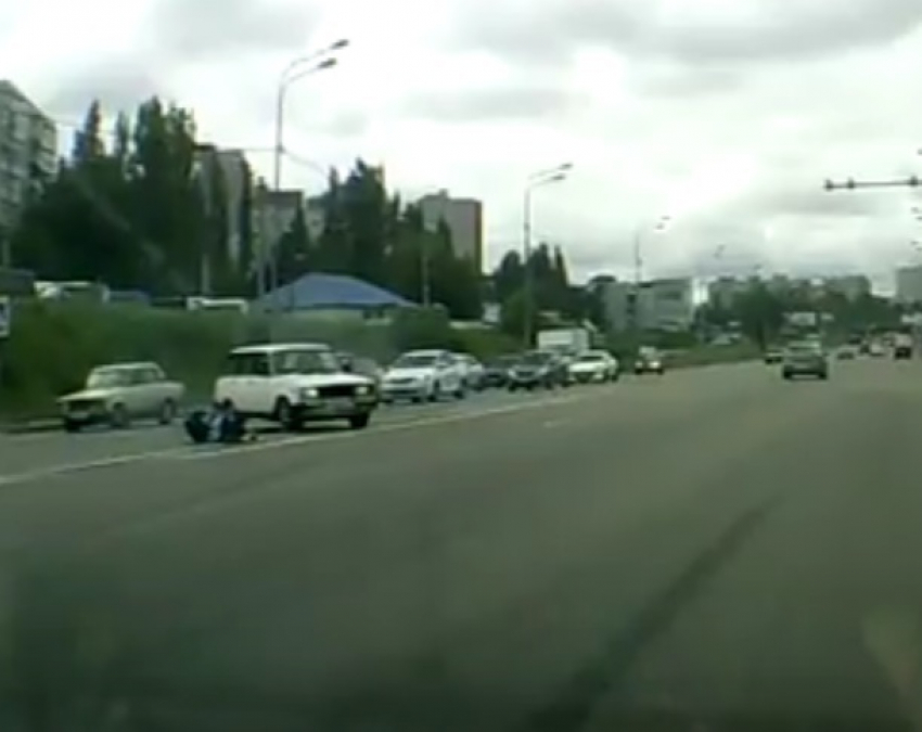 Страшный наезд на пешехода в Воронеже попал на видео