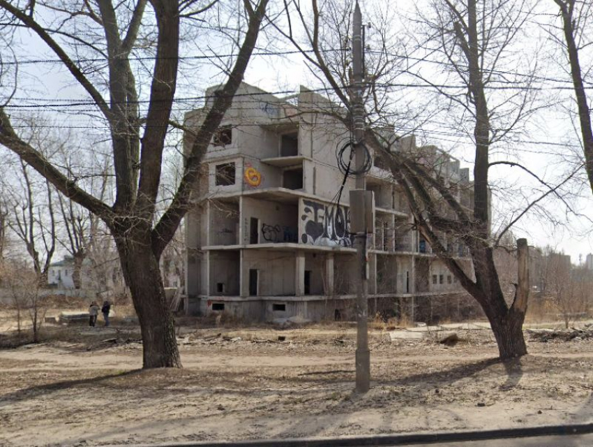 Возобновилось дело о скандальном недострое на улице Серафимовича в Воронеже