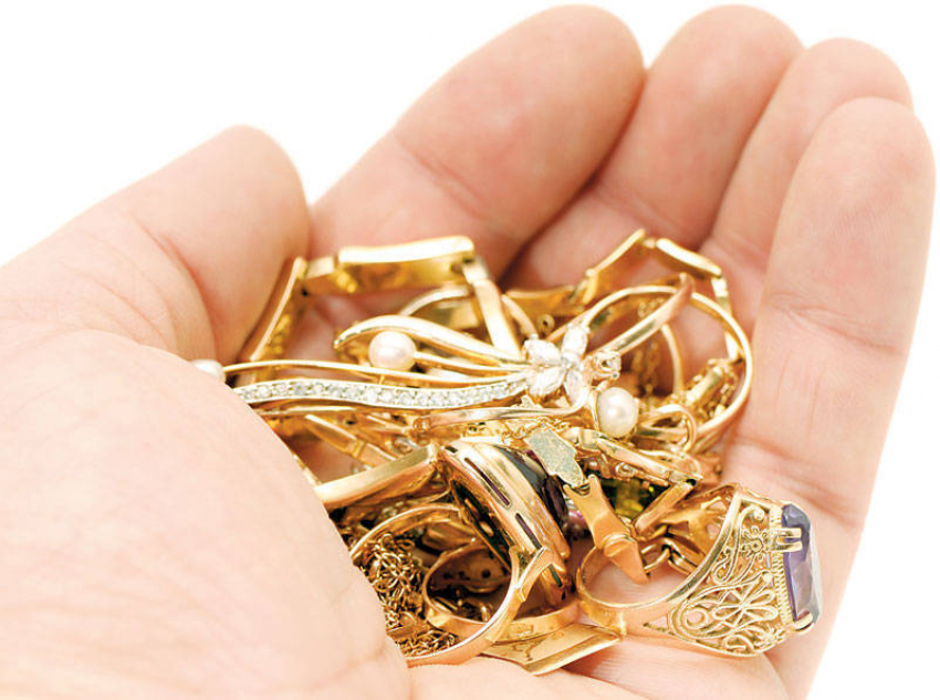 Две 19-летние девушки воровали ювелирные изделия под Воронежем