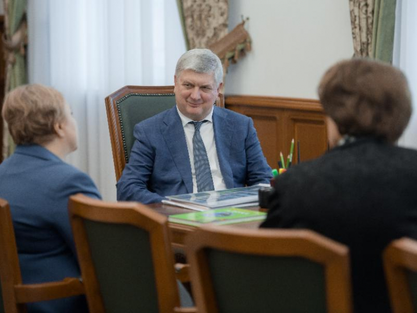 Два важных вопроса обсудил губернатор Александр Гусев на встрече в Воронеже