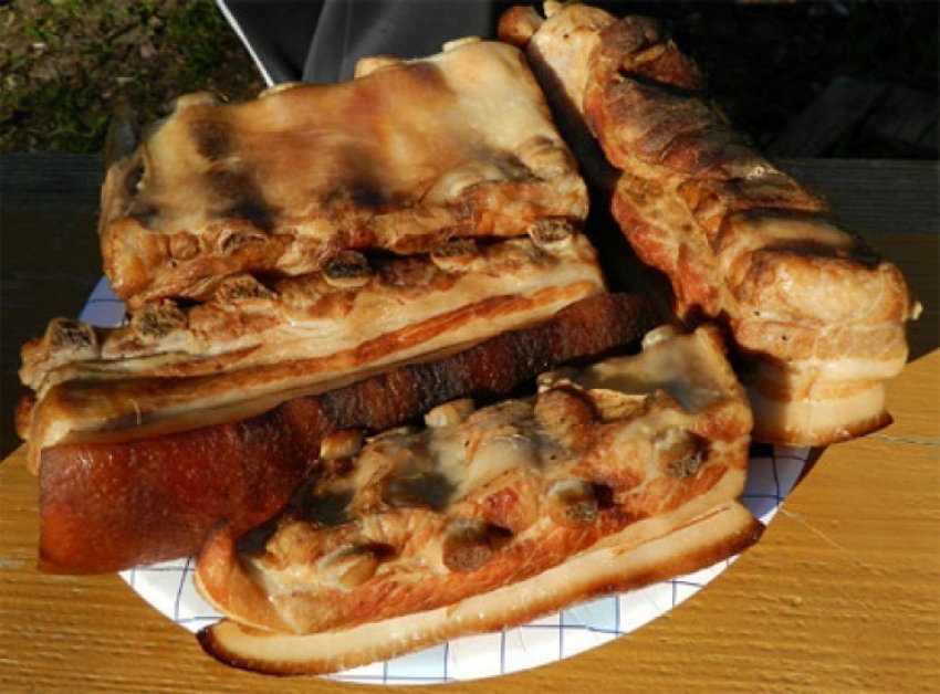 В Воронежскую область запретили провозить нелегальное мясо птицы и сало с Украины
