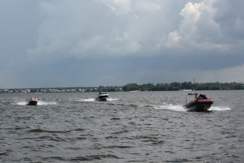 На Воронежском водохранилище спасатели отработали поимку судна-нарушителя (ФОТО)